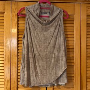 Lisa Rinna sleeveless layered top M